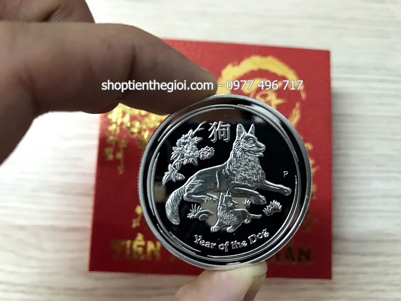 tiền xu bạc hình con chó