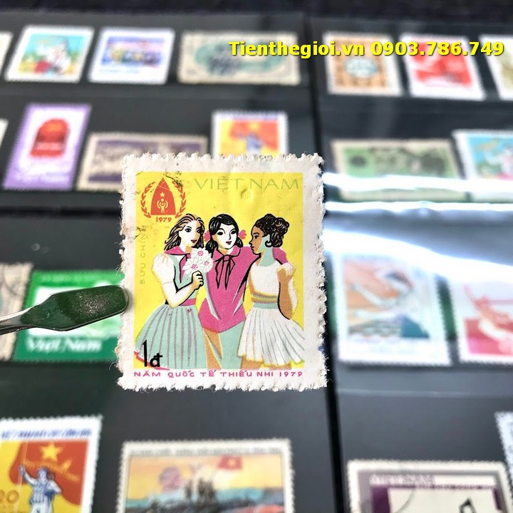 Bộ 8 tem Việt Nam Ngẫu Nhiên