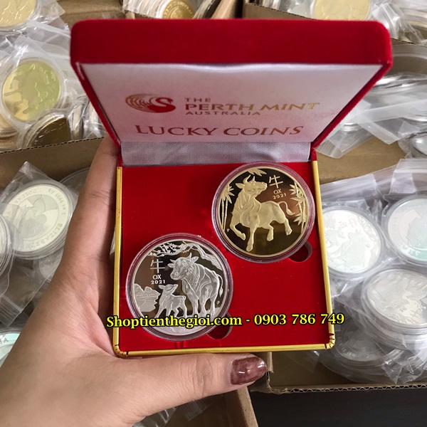 Cặp Xu Úc Hình Con Trâu Vàng Bạc Tặng Hộp Nhung - SP002455